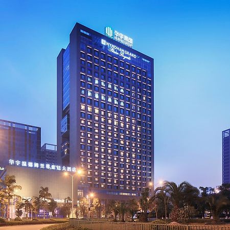 Wyndham Grand Plaza Royale Huayu Chongqing Hotel Bagian luar foto