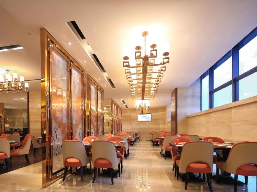 Wyndham Grand Plaza Royale Huayu Chongqing Hotel Bagian luar foto