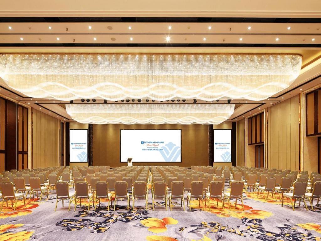 Wyndham Grand Plaza Royale Huayu Chongqing Hotel Bagian luar foto
