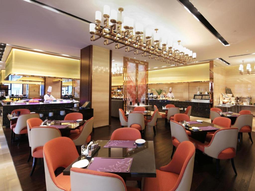 Wyndham Grand Plaza Royale Huayu Chongqing Hotel Bagian luar foto