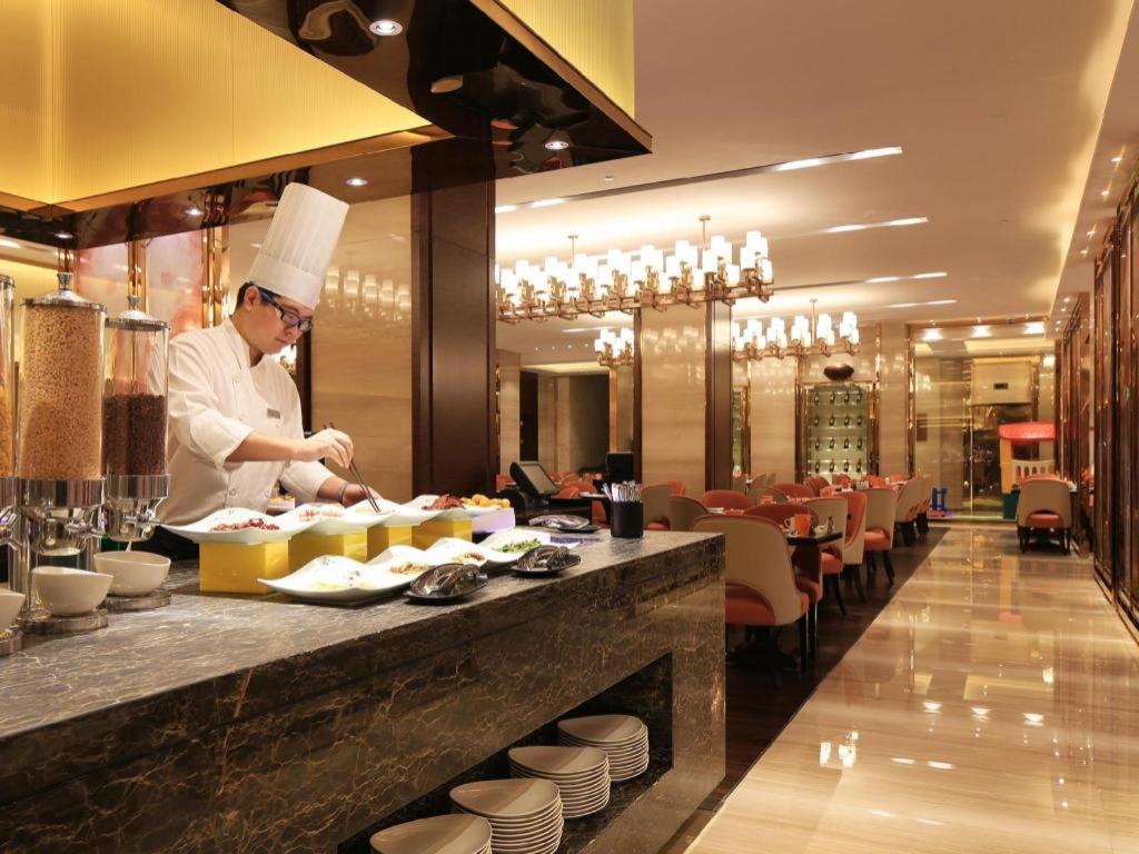 Wyndham Grand Plaza Royale Huayu Chongqing Hotel Bagian luar foto