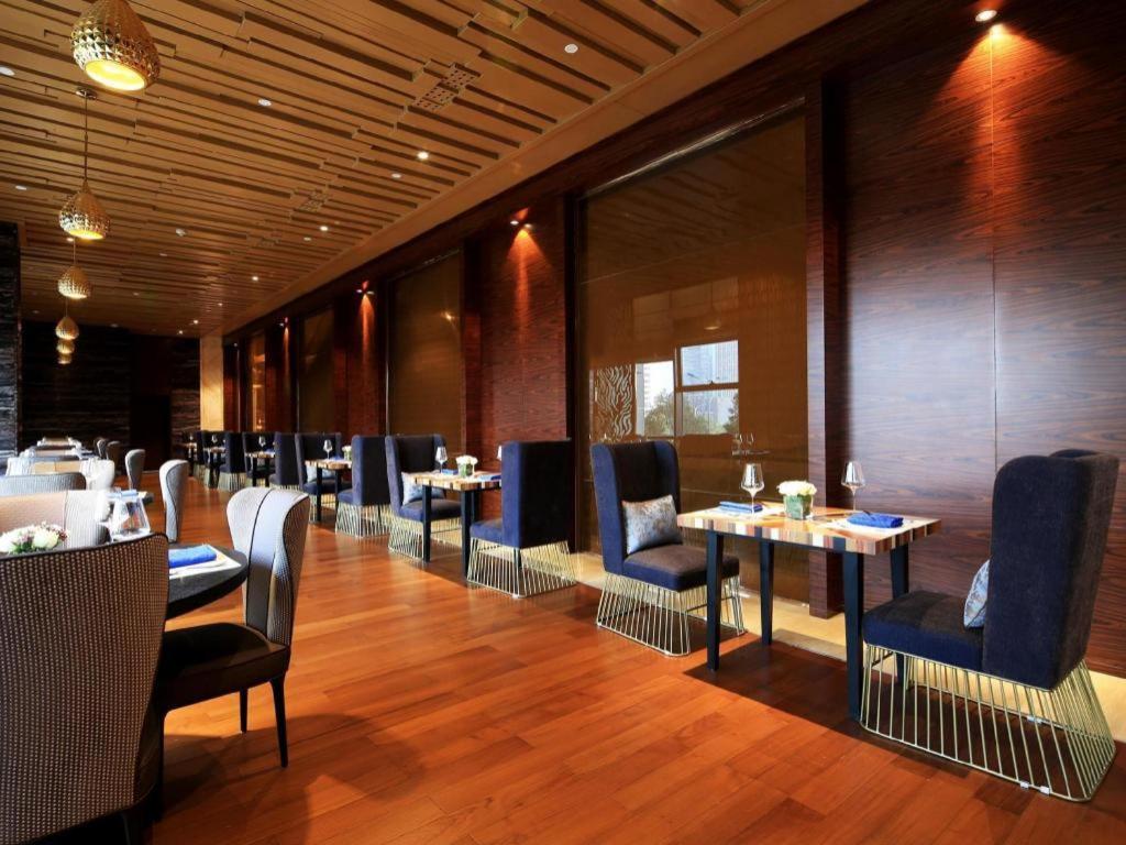 Wyndham Grand Plaza Royale Huayu Chongqing Hotel Bagian luar foto