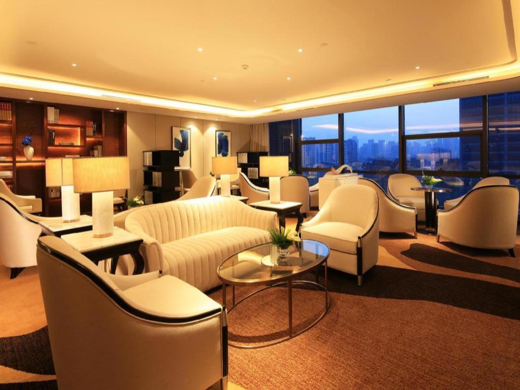 Wyndham Grand Plaza Royale Huayu Chongqing Hotel Bagian luar foto