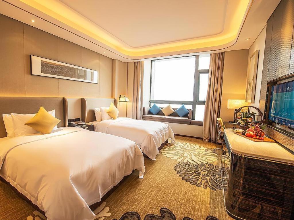 Wyndham Grand Plaza Royale Huayu Chongqing Hotel Bagian luar foto