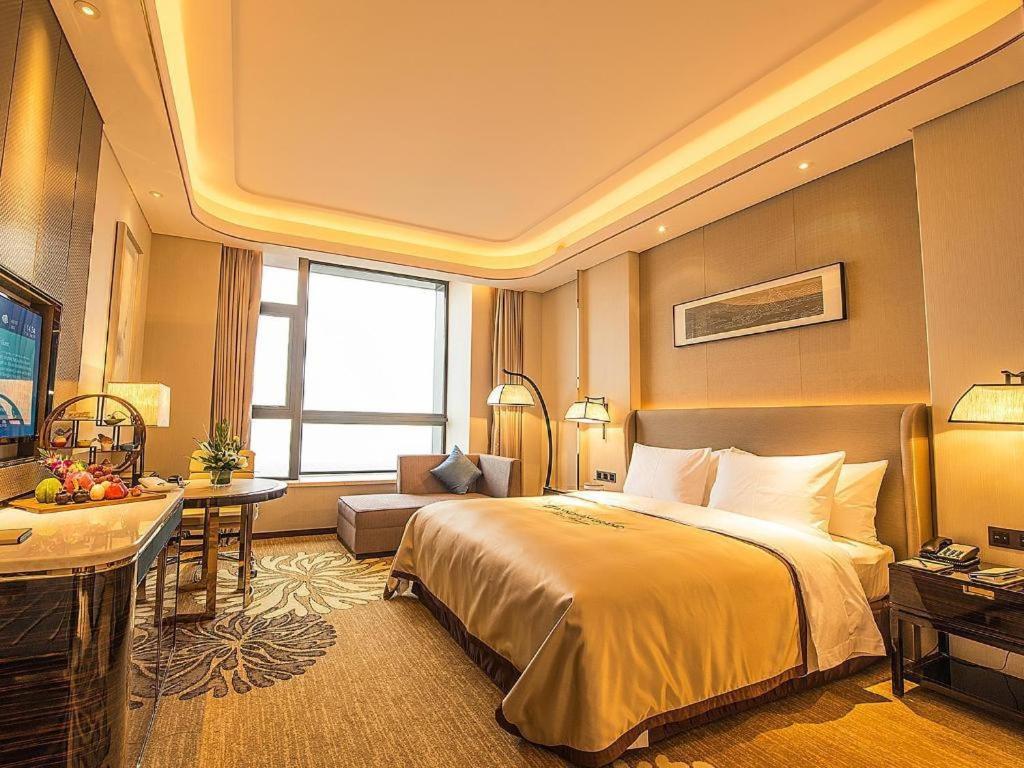 Wyndham Grand Plaza Royale Huayu Chongqing Hotel Bagian luar foto
