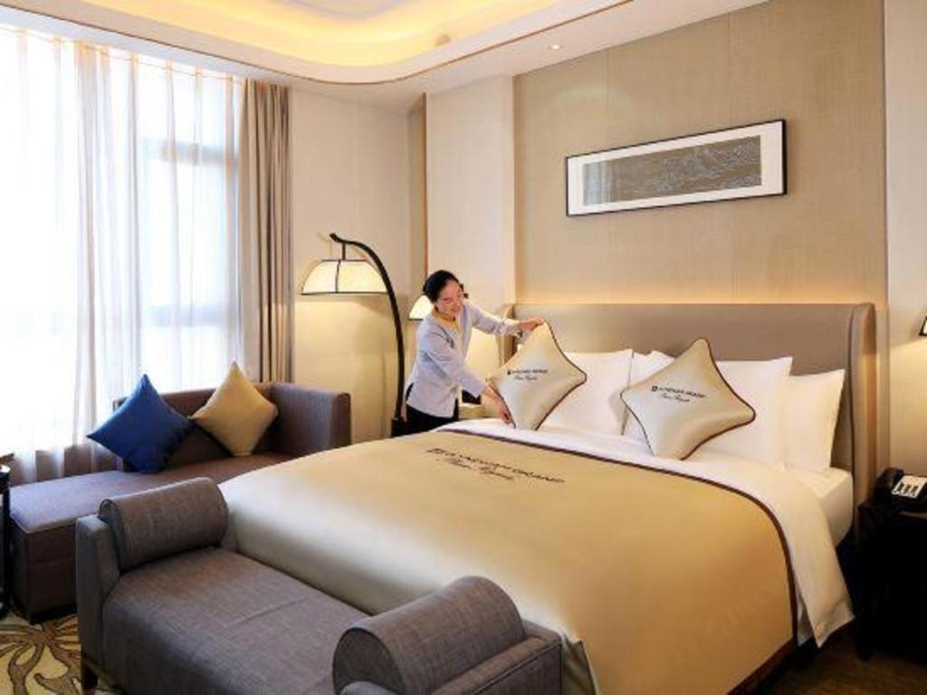 Wyndham Grand Plaza Royale Huayu Chongqing Hotel Bagian luar foto