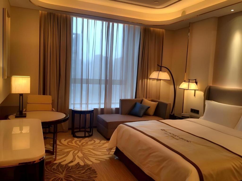 Wyndham Grand Plaza Royale Huayu Chongqing Hotel Bagian luar foto