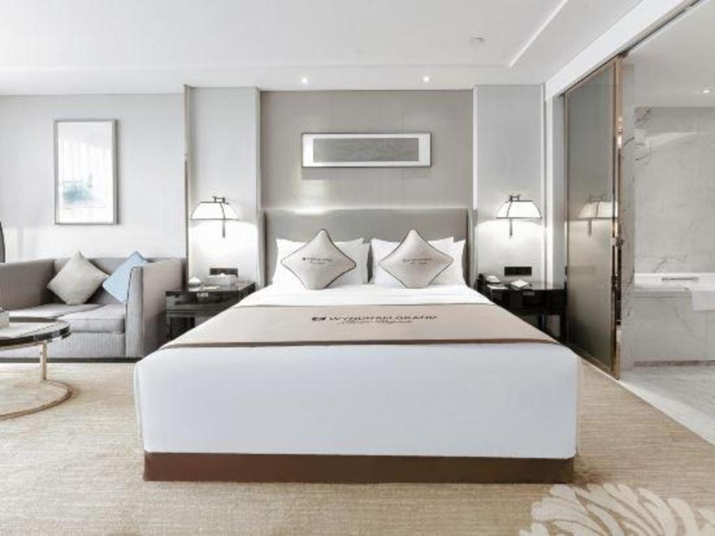 Wyndham Grand Plaza Royale Huayu Chongqing Hotel Bagian luar foto