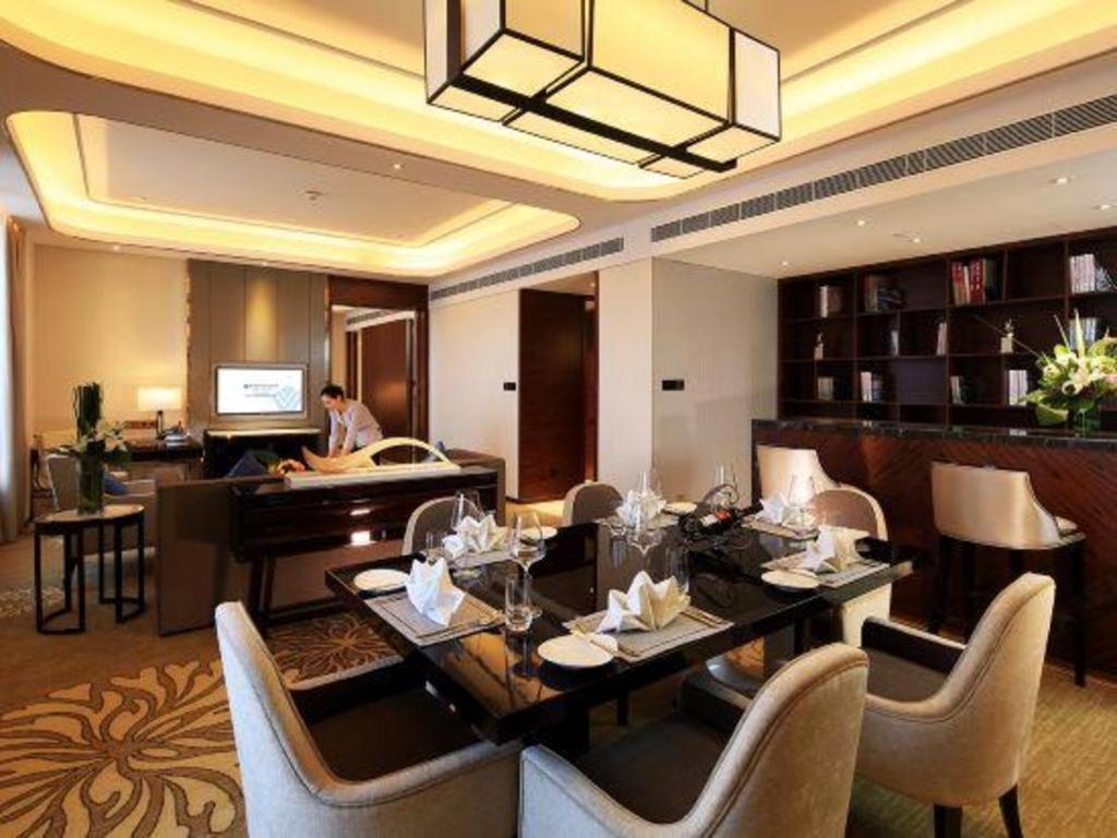 Wyndham Grand Plaza Royale Huayu Chongqing Hotel Bagian luar foto