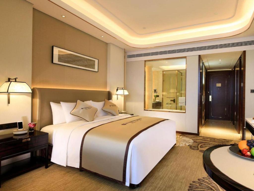 Wyndham Grand Plaza Royale Huayu Chongqing Hotel Bagian luar foto