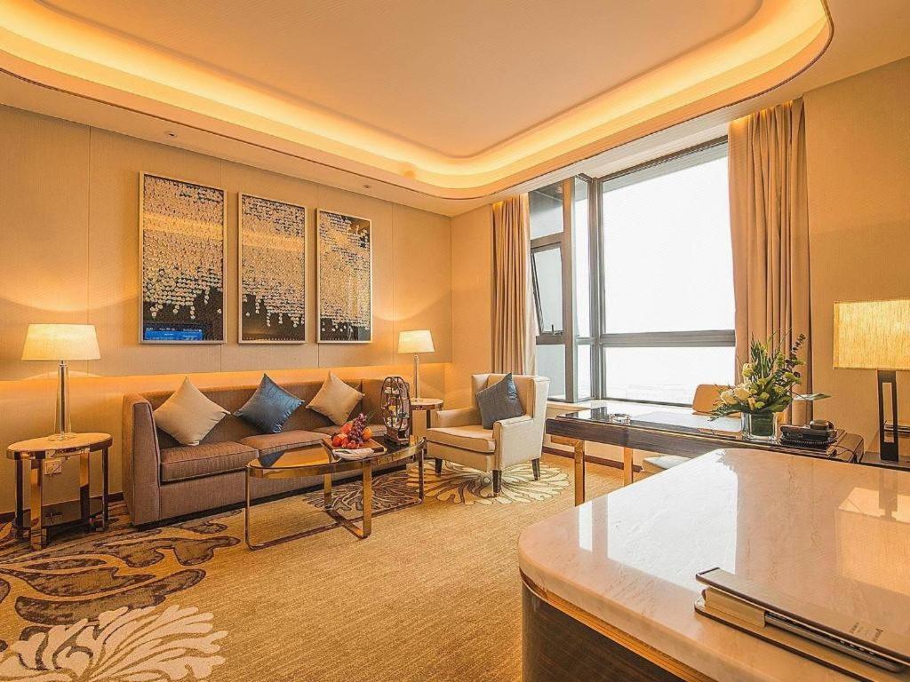 Wyndham Grand Plaza Royale Huayu Chongqing Hotel Bagian luar foto