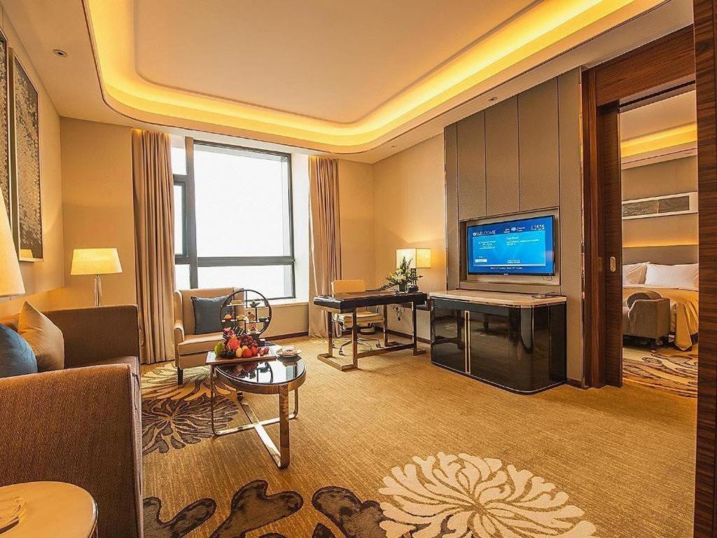 Wyndham Grand Plaza Royale Huayu Chongqing Hotel Bagian luar foto