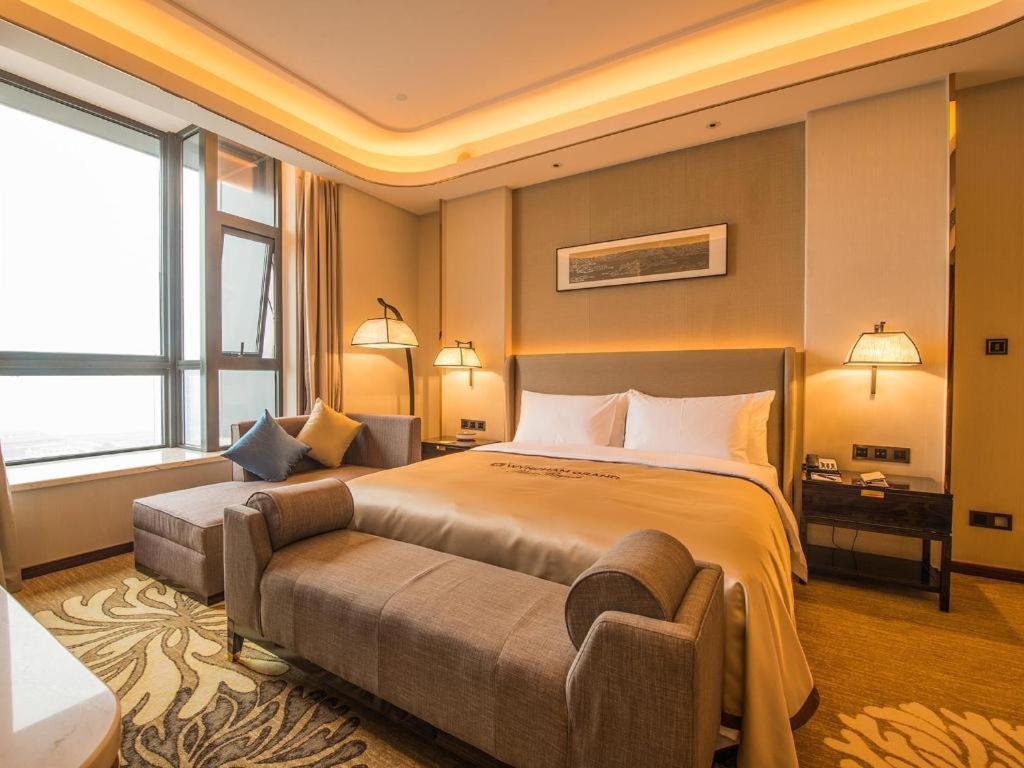 Wyndham Grand Plaza Royale Huayu Chongqing Hotel Bagian luar foto
