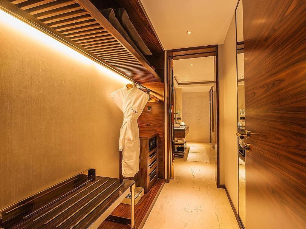 Wyndham Grand Plaza Royale Huayu Chongqing Hotel Bagian luar foto