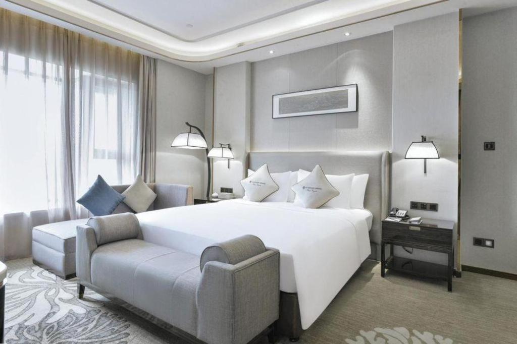 Wyndham Grand Plaza Royale Huayu Chongqing Hotel Bagian luar foto