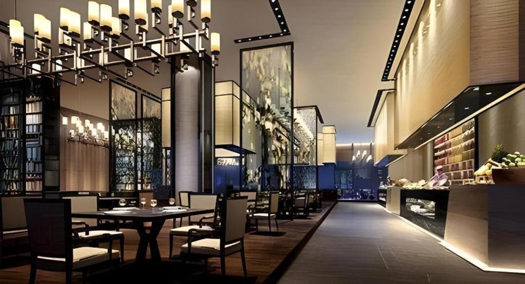 Wyndham Grand Plaza Royale Huayu Chongqing Hotel Bagian luar foto